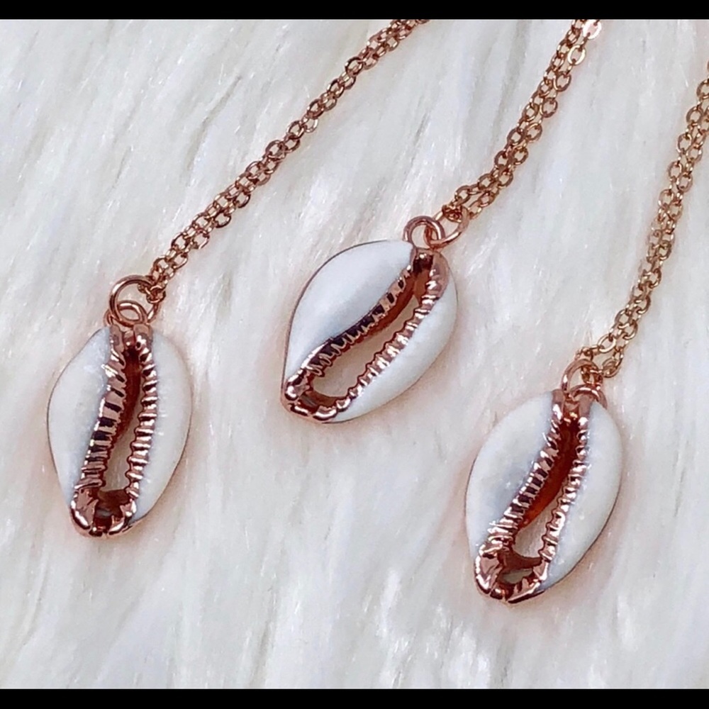 ❌SOLD OUT❌ Dainty 14K Rose Gold Cowrie Necklace